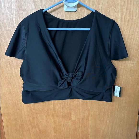 Torrid size 2 wire free lightly lined mid coverage cropped swim top NWT - Picture 1 of 3